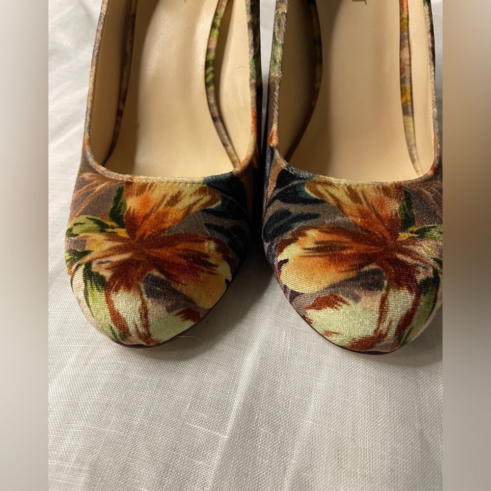 Nine West Scheila Velvet Floral Block Heel Pumps - Picture 3 of 9